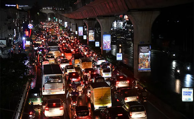 Congress Party : కాంగ్రెస్ సభతో హైదరాబాద్‌లో ట్రాఫిక్ కష్టాలు..