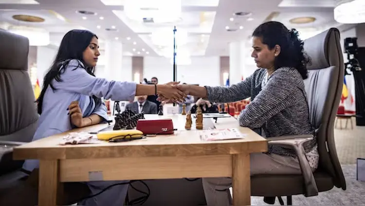 FIDE Women’s Chess World Cup: ఉత్కంఠభరిత పోరులో దివ్య దేశ్‌ముఖ్ దే పై చేయి