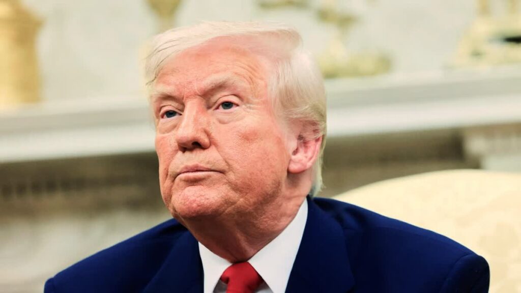 Donald Trump : వందలాది మంది సివిల్ సర్వెంట్లకు ట్రంప్ ప్రభుత్వం షాక్!