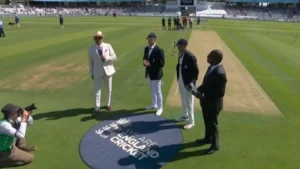 టాస్ గెలిచి బౌలింగ్ ఎంచుకున్న ఇంగ్లండ్..