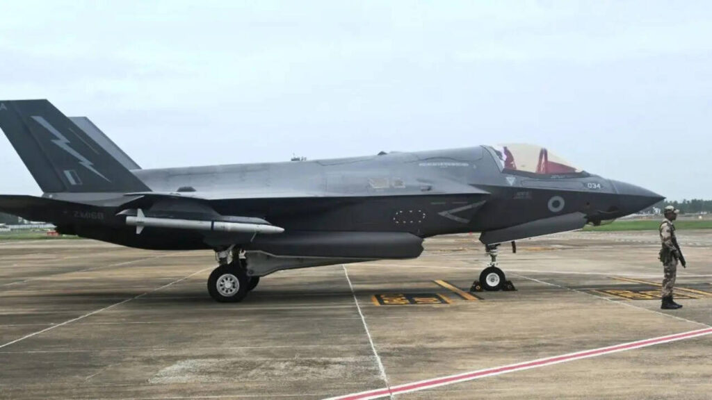 F-35B Fighter Jet : ఎట్టకేలకు టార్మాక్ నుంచి హ్యాంగర్‌లోకి తరలింపు