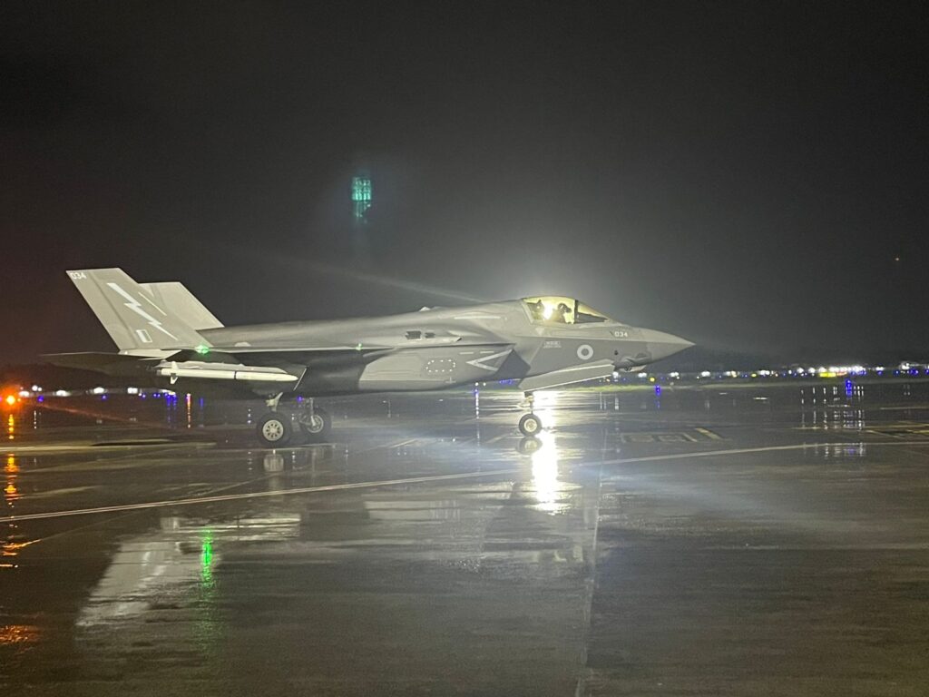 F-35B Fighter Jet : ఎట్టకేలకు టార్మాక్ నుంచి హ్యాంగర్‌లోకి తరలింపు