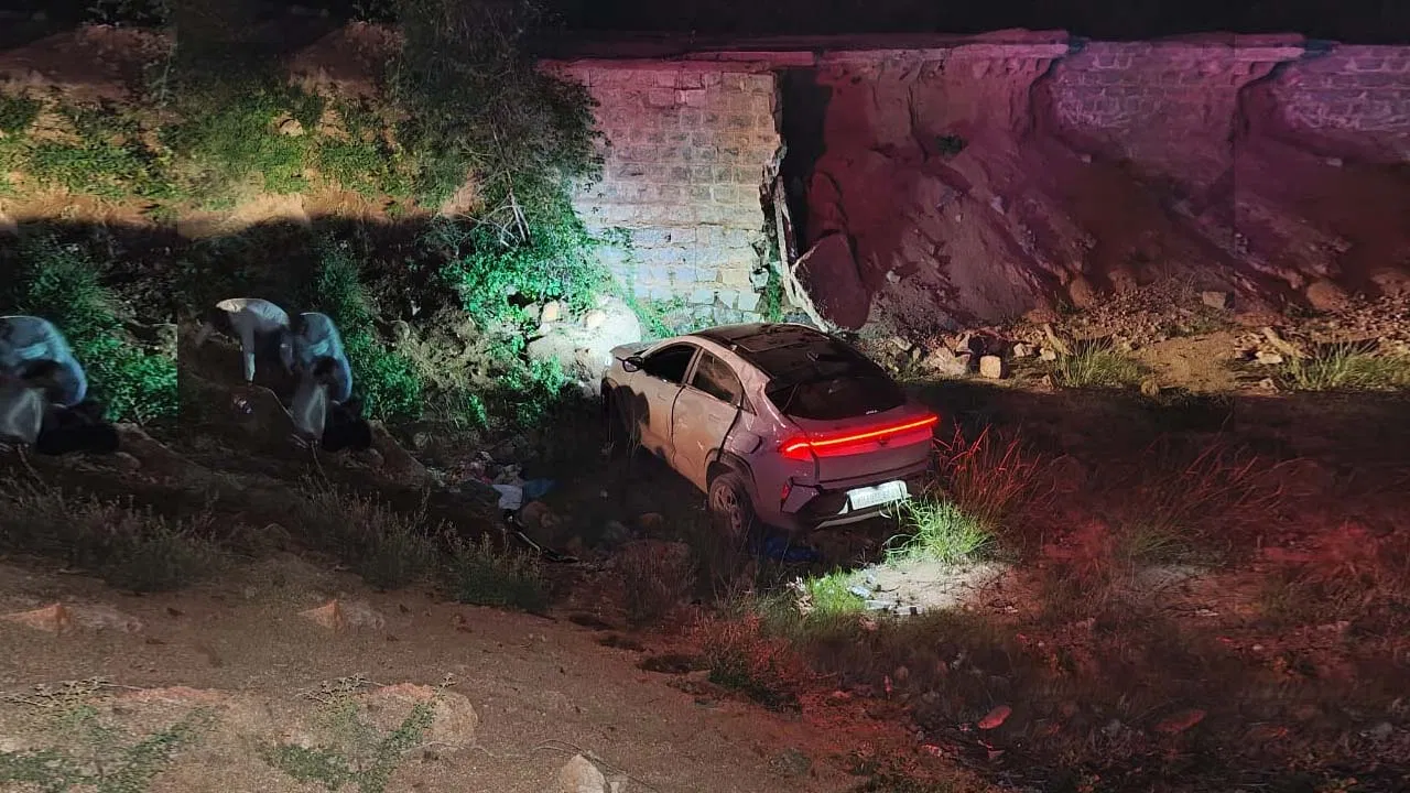 Google Maps : గూగుల్ మ్యాప్ నమ్మి ప్రమాదంలో పడ్డ మహారాష్ట్ర యువకులు