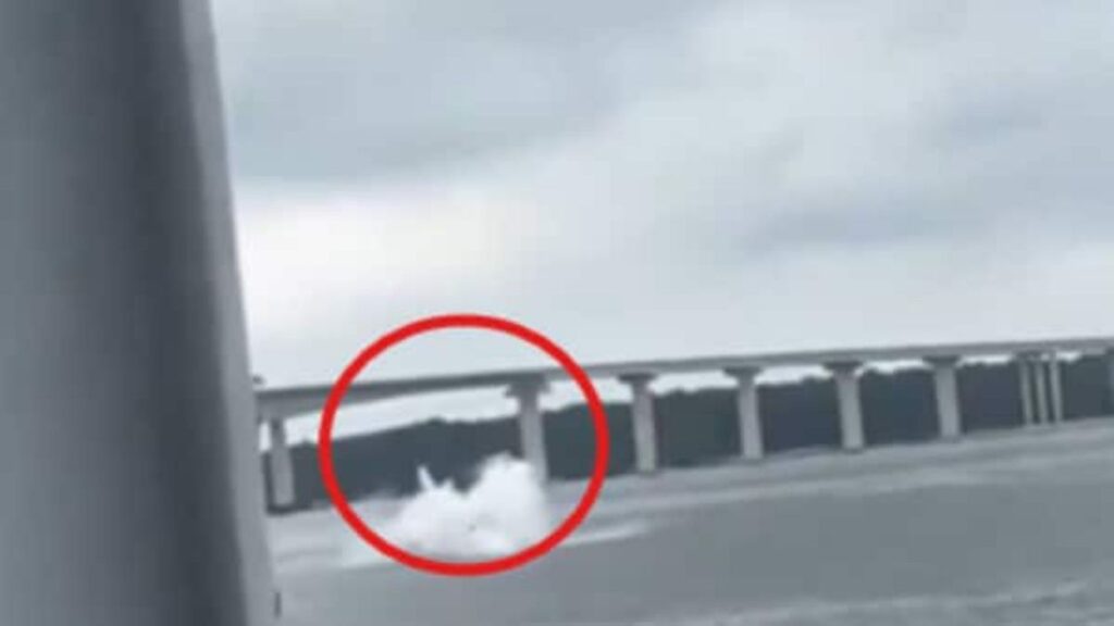 Helicopter Crash : నదిలో కూలిపోయిన పోలీస్ హెలికాప్టర్ : మలేషియా