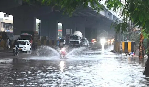 AP Rains: బంగాళాఖాతంలో ద్రోణి ప్రభావం.. పలు జిల్లాల్లో భారీ వర్షాలు