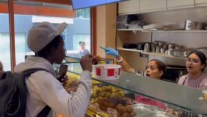 ఇస్కాన్ ప్రార్థనా మందిరంలో కేఎఫ్‌సీ చికెన్ తిన్న వ్యక్తి