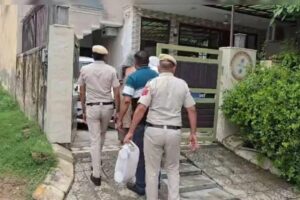 టెన్నిస్ క్రీడాకారిణి రాధికను కాల్చి చంపిన కన్నతండ్రి