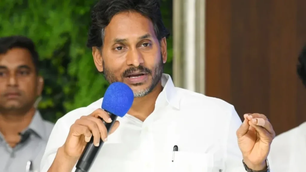 Jagan : మెడికల్‌ కోర్సు విద్యార్థులపై పోలీసులతో దాడులు చేయిస్తారా : జగన్