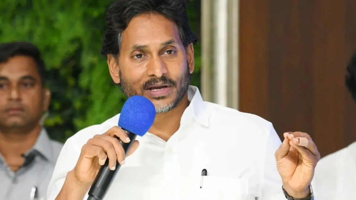 మెడికల్‌ కోర్సు విద్యార్థులపై పోలీసులతో దాడులు చేయిస్తారా : జగన్