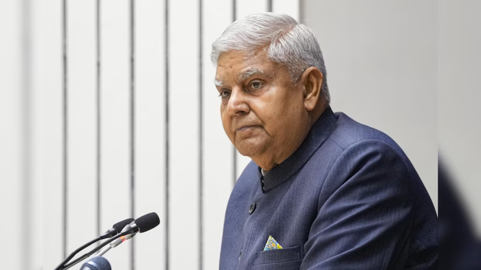 అధికారిక నివాసాన్ని ఖాళీ చేసే పనుల్లో ధన్‌ఖడ్