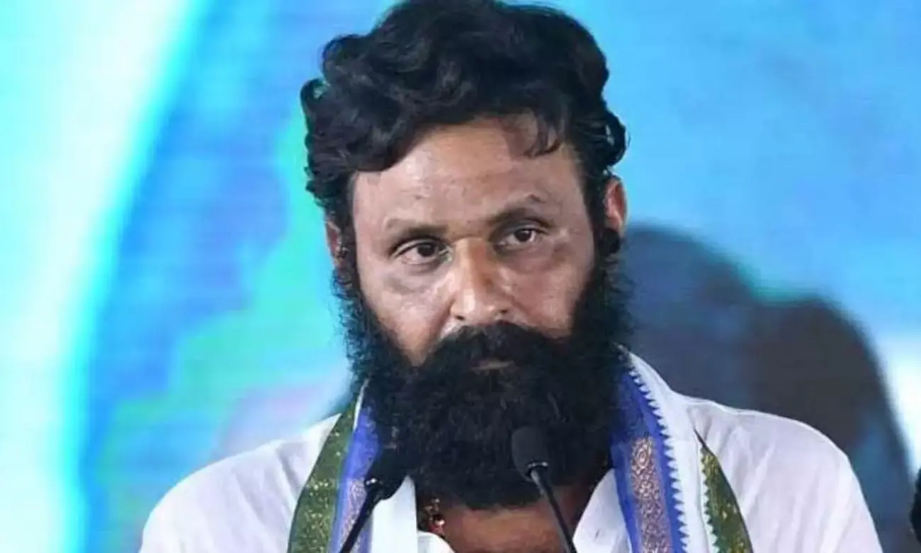 గుడివాడ పోలీస్ స్టేషన్‌కు వెళ్లి సంతకం చేసిన కొడాలి నాని