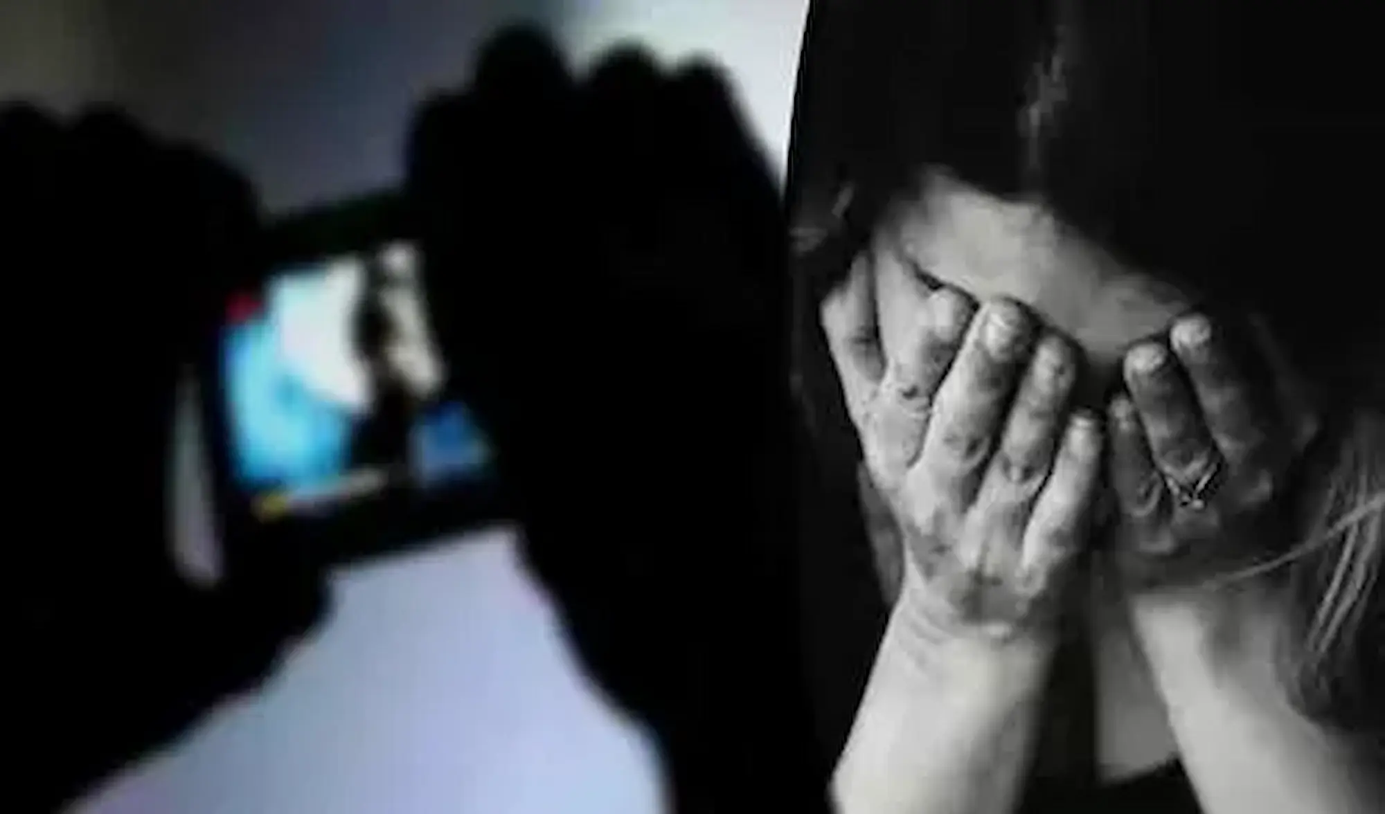 Crime: మీ కూతురితో పెళ్లి చేయకపోతే నగ్నఫోటోలు బయటపెడతా.. ఓ యువకుడి బ్లాక్ మెయిల్