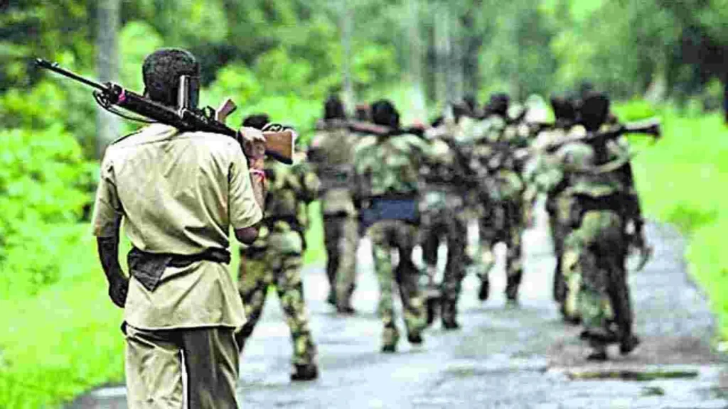Maoist : సుక్మాజిల్లాలో 23 మంది నక్సల్స్‌ లొంగుబాటు
