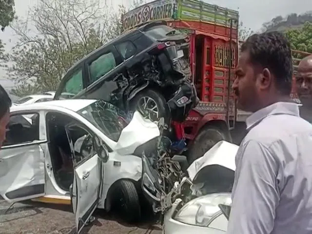 Mumbai-Pune : ముంబై-పూణె హైవేపై 20 కార్లు నుజ్జునుజ్జు!