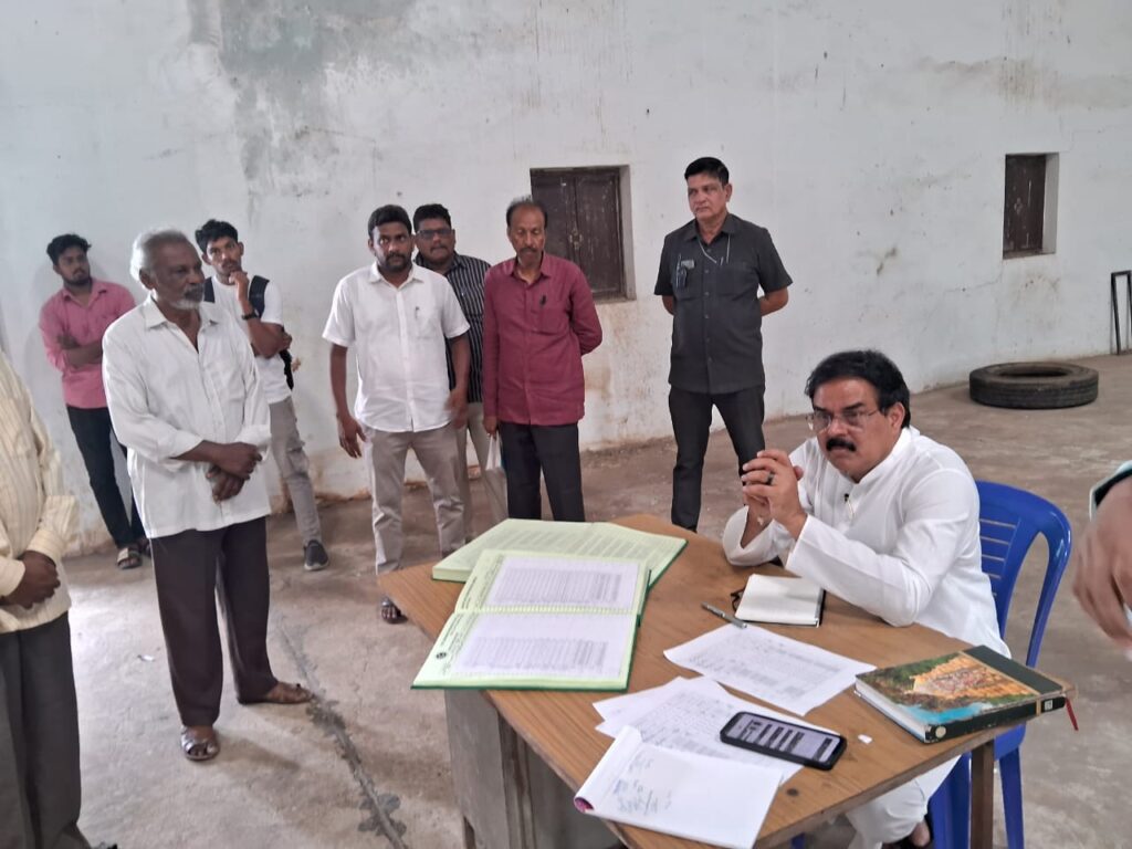 Nadendla Manohar : బియ్యం బస్తాల ప్యాకింగ్ ల పరిశీలన చేపట్టిన  నాదెండ్ల