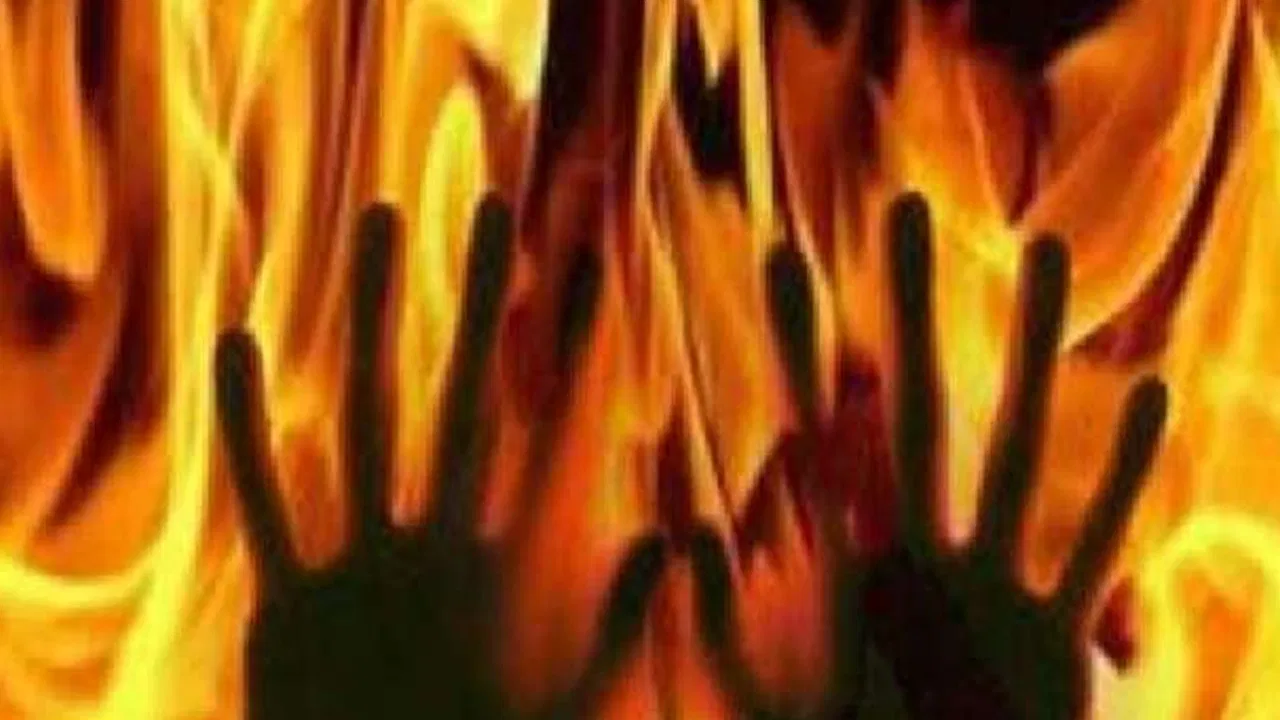 Odisha : పెట్రోల్ పోసుకుని నిప్పంటించుకున్న విద్యార్థిని.. ఎందుకంటే?