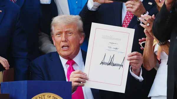 One Big Beautiful Bill : పెరగనున్న వీసా ఫీజులు