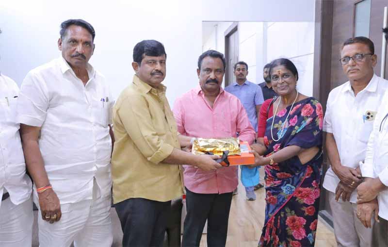 Pawan Kalyan : పాకీజాకు పవన్ కళ్యాణ్ ఆర్థిక సాయం