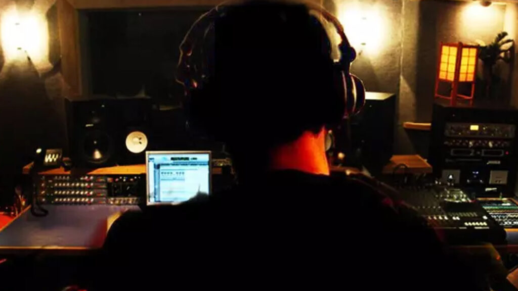 Phonetapping : ఫోన్‌ట్యాపింగ్‌ : దొంగచెవుల దందా