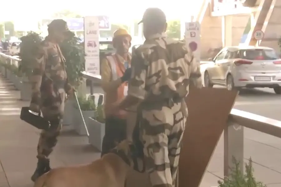 Jaipur Airport : జైపూర్ విమానాశ్రయానికి బాంబు బెదిరింపు