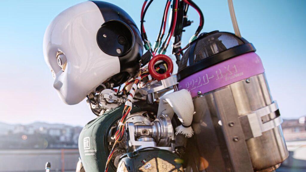 Robotics : ఎగిరే రోబో ఇదే మొదటిసారి: ఇటలీ శాస్త్రవేత్తల అద్భుతం