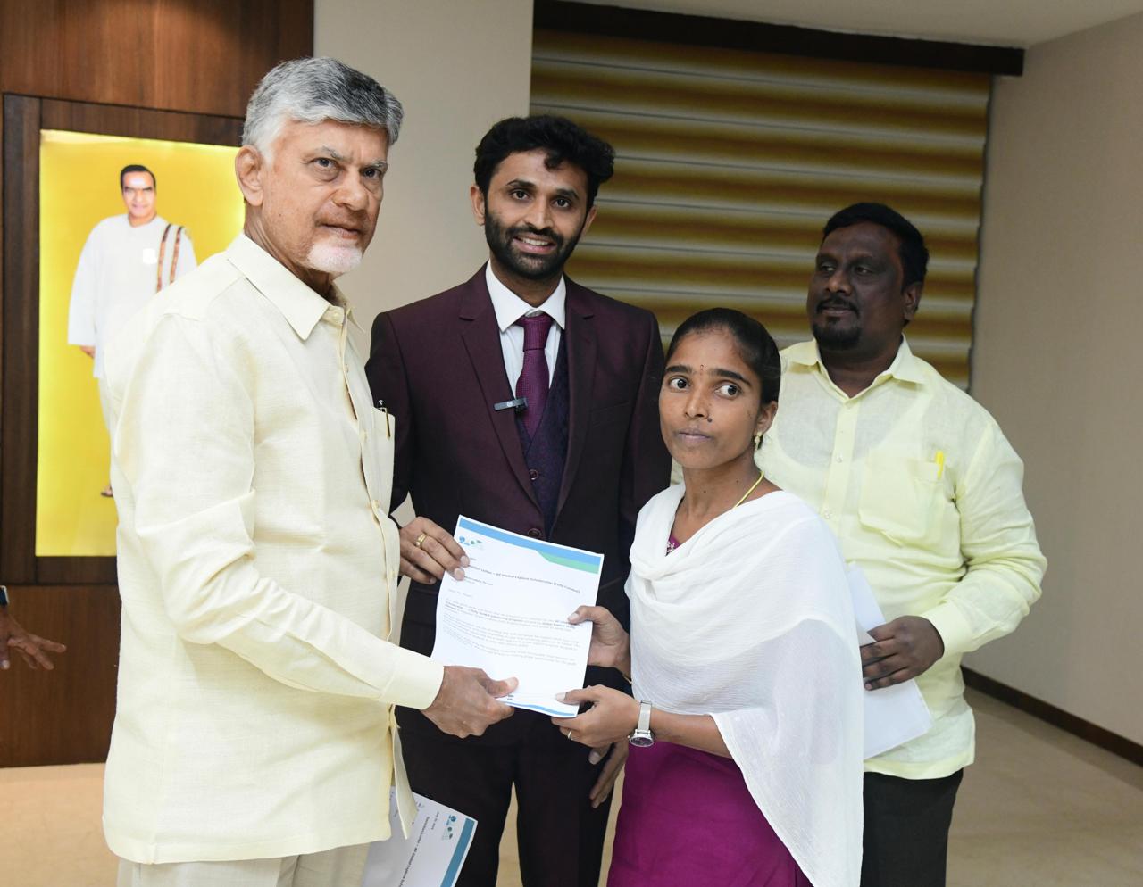 సాయం చేసేందుకు ముందుకు వచ్చాడు : చంద్రబాబు