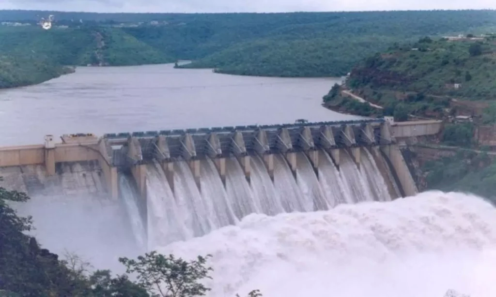 Srisailam reservoir : శ్రీశైలం ప్రాజెక్టుకు భారీగా వరద నీరు