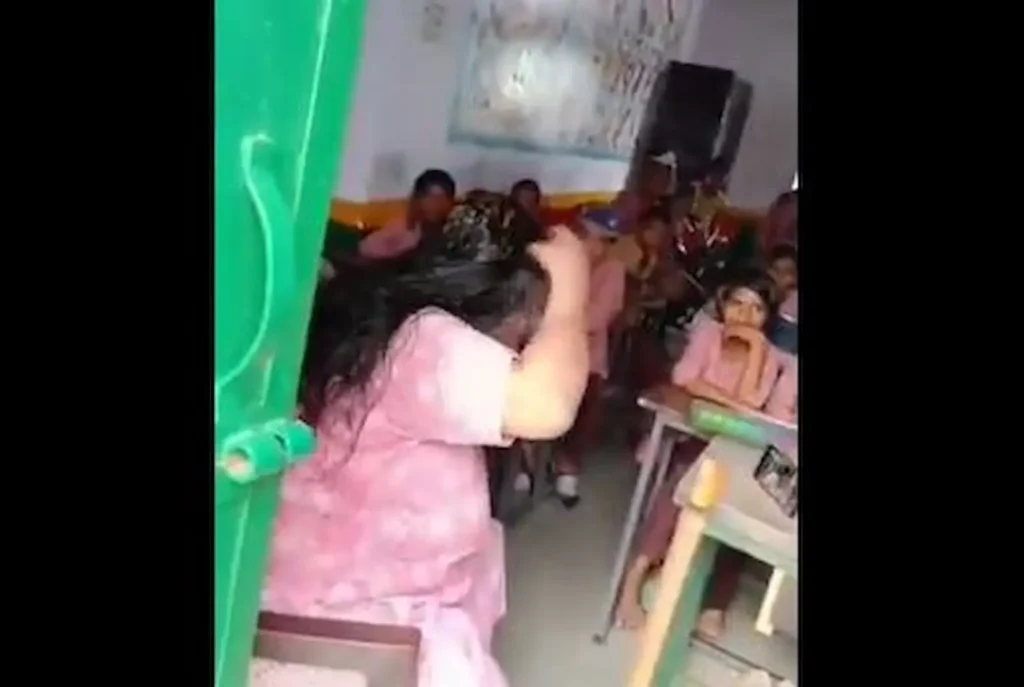 Teacher suspend: క్లాస్ రూంలో ఇలాంటివి తగునా టీచరమ్మ?