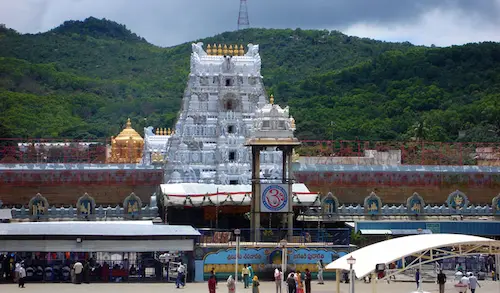 TTD: తిరుమల అభిషేకం దర్శనాల పేరుతో దళారీ మోసం