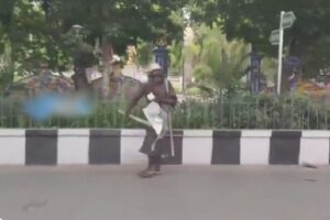 తిరుపతి కపిలతీర్థం రోడ్డులో ఓ వ్యక్తి వీరంగం : ఒకరు మృతి