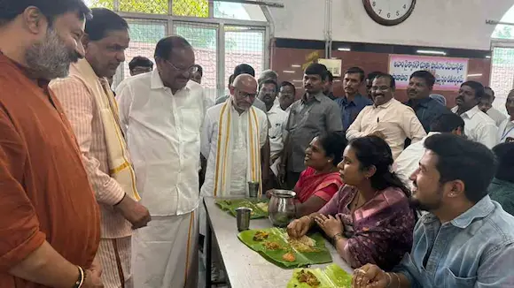 Venkaiah Naidu:  శ్రీవారిని దర్శించుకున్న వెంకయ్య నాయుడు.. వీఐపీల దర్శనాలపై   సలహా 