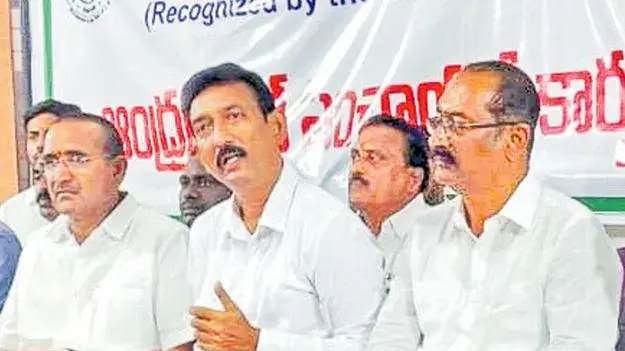 Panchayat Secretaries: పంచాయతీ కార్యదర్శుల సమస్యలను తక్షణం పరిష్కరించాలి