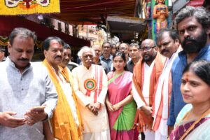 సికింద్రాబాద్ బోనాల జాతరలో పాల్గొన్న ప్రముఖులు..