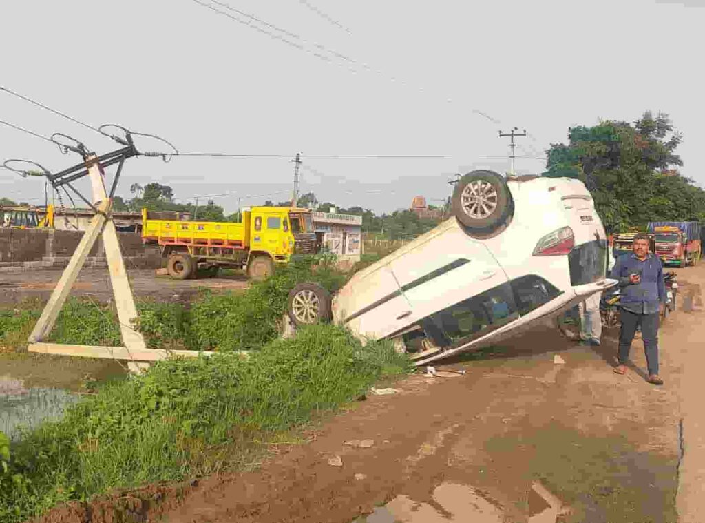 Accident : కారు బోల్తా –  ఒకరి మృతి