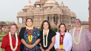 అక్షరధామ్ ఆలయాన్ని సందర్శించిన ఆస్ట్రేలియా ఎంపీలు.. భారత సంస్కృతిపై ప్రశంసలు