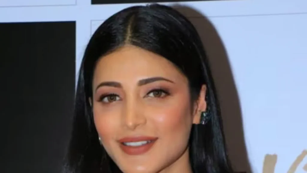 Shruthi Hassan : బ్లాక్ డ్రెస్‌లో గ్లామర్ హంగామా.. శ్రుతిహాసన్ క్రేజీ ఫోటోలు వైరల్