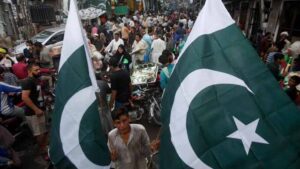 పాకిస్థాన్ కు చుక్కలు చూపిస్తున్న బ్లఫ్