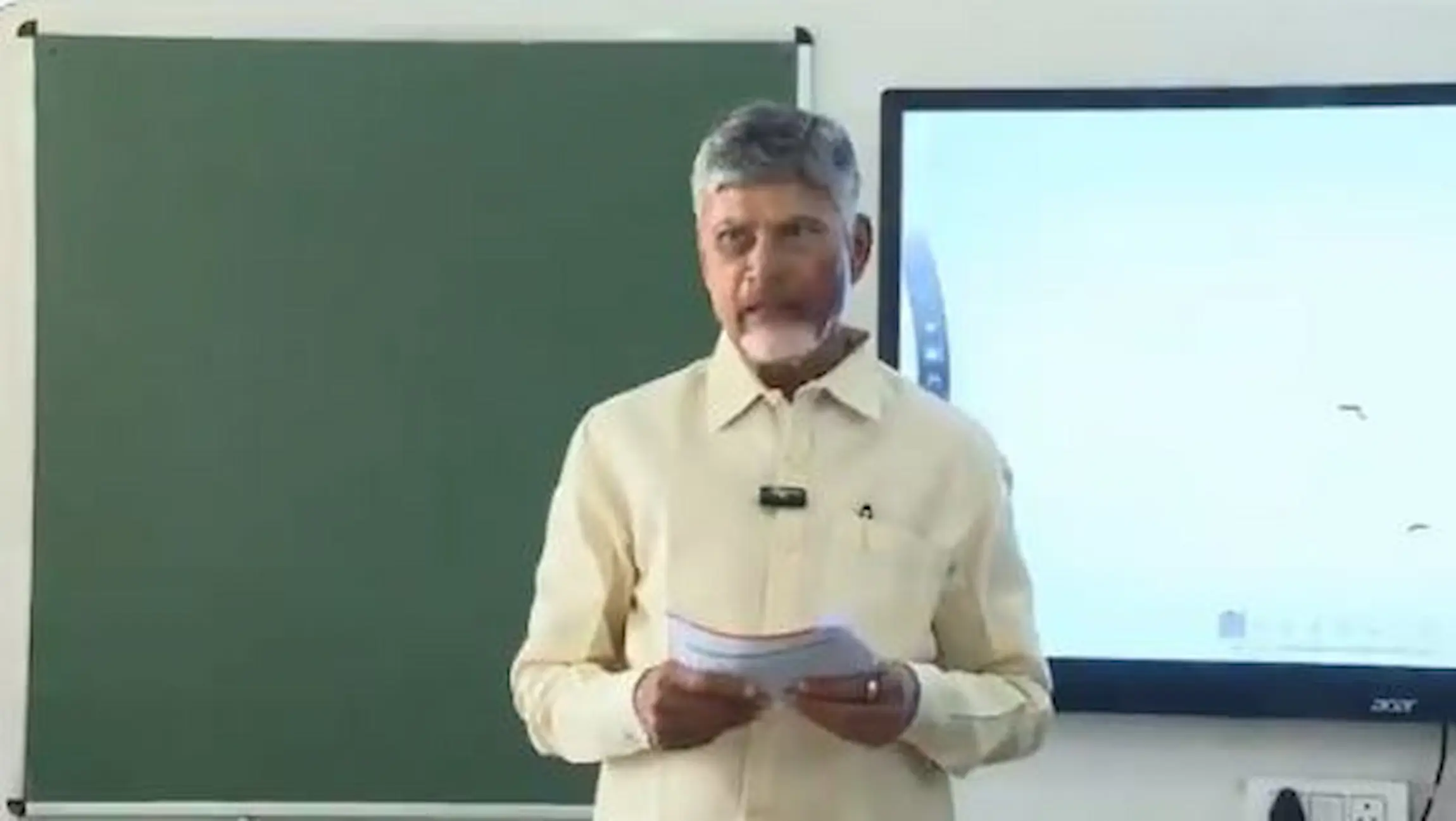 పుట్టపర్తి విద్యార్థులకు పాఠాలు చెప్పిన చంద్ర బాబు