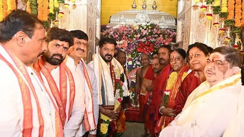 CM Revanth Reddy: సికింద్రాబాద్ బోనాల జాతరలో..అమ్మవారికి పట్టువస్త్రాలు సమర్పించిన సీఎం