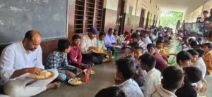 ప్రభుత్వ పాఠశాలలో మధ్యాహ్న భోజనం చేసిన జిల్లా కలెక్టర్