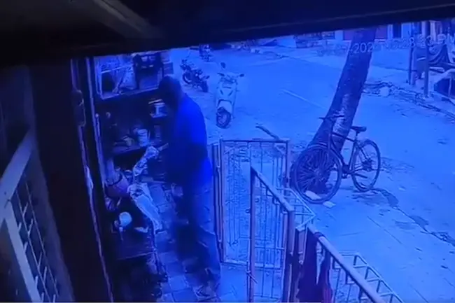 Bangalore: రూ.5 లక్షల కోసం ఇంటికి నిప్పు పెట్టిన దుండగుడు