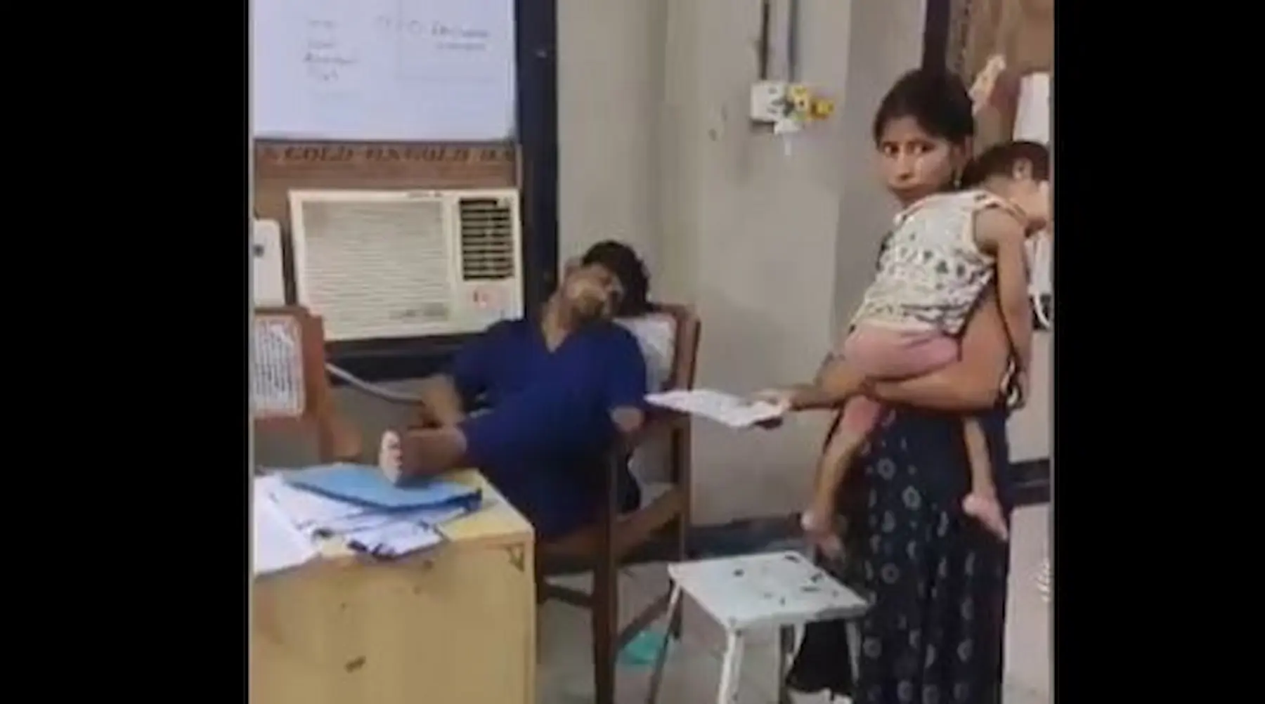 ఎమర్జెన్సీ వార్డులో వైద్యుడి మొద్దునిద్ర.. పేషెంట్ మృతి.. వీడియో వైరల్