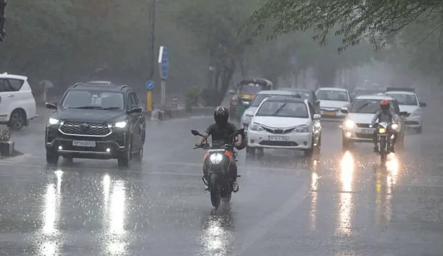 AP Rains:బంగాళాఖాతంలో ద్రోణి ప్రభావం.. పలు జిల్లాల్లో భారీ వర్షాలు