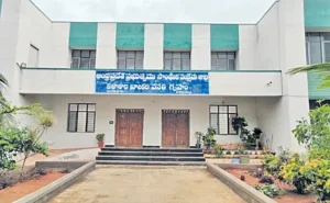 సంక్షేమ హాస్టళ్లపై హైకోర్టు తీవ్ర ఆగ్రహం