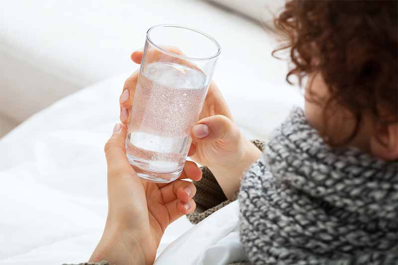 Hot Water Drinking Benefits : ఉదయాన్నే వేడినీళ్లు తాగితే కలిగే ప్రయోజనాలు