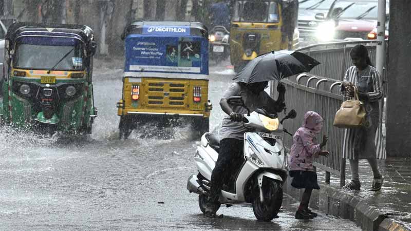 Rain : హైదరాబాద్ లో మొదలైన వర్షం
