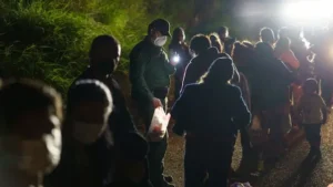 అమెరికాలో దొరికిపోయిన పదివేలమందికిపైగా భారతీయులు