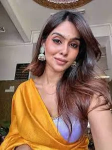 భార‌తీయ పూజారి అనైతికంగా వ్య‌వ‌హ‌రించాడు.. మ‌లేషియా మోడ‌ల్