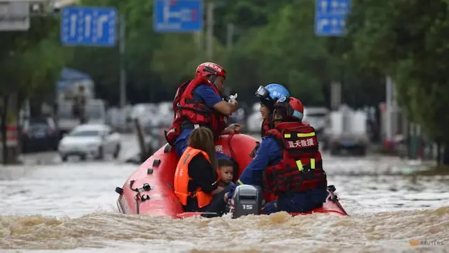 Floods: బీజింగ్‌ను ముంచెత్తిన భారీ వర్షాలు.. వరదల్లో 30 మంది మృతి