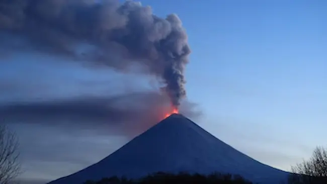 volcano :  రష్యాలో బద్ధలైన  అగ్నిపర్వతం